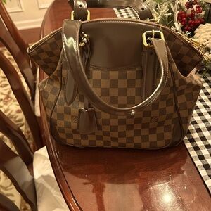 LV bag very good condition